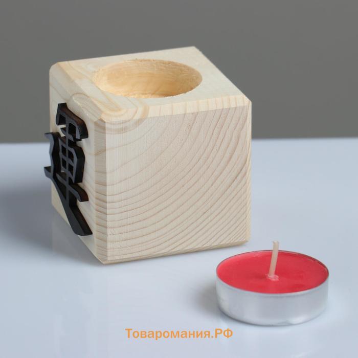 Свеча в деревянном подсвечнике "Куб, Иероглифы. Здоровье", аромат вишни
