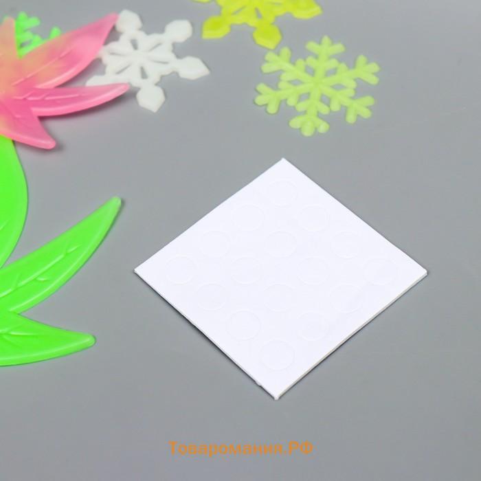 Наклейка фосфорная пластик "Снежинки и листья" набор 12 шт 17х12 см